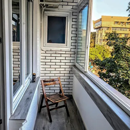 Sunny Downtown - Square 59 Apartment